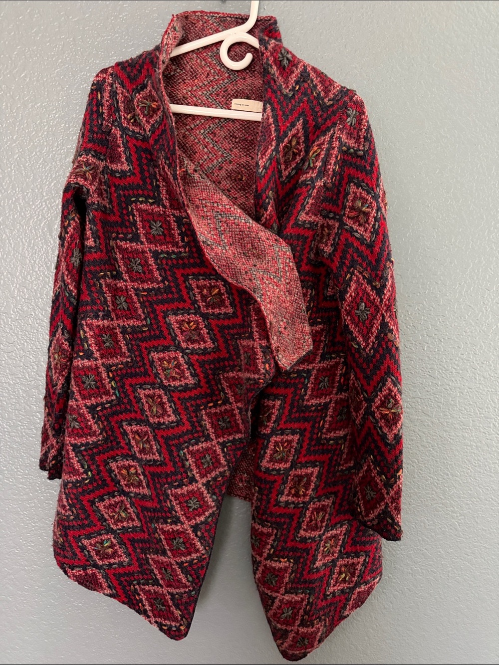 Sleeping in Snow Open-Front colorful, bohemian Knit Cardigan in Red and navy
